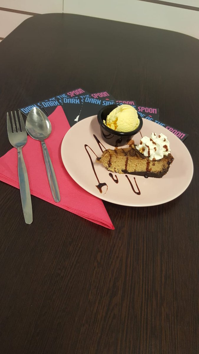Universe_Cafe's tweet photo. It's Friday! Get following @DSoftheSpoon for more sweet treats 😍😍😍 https://t.co/Hg0ZMTWaqu