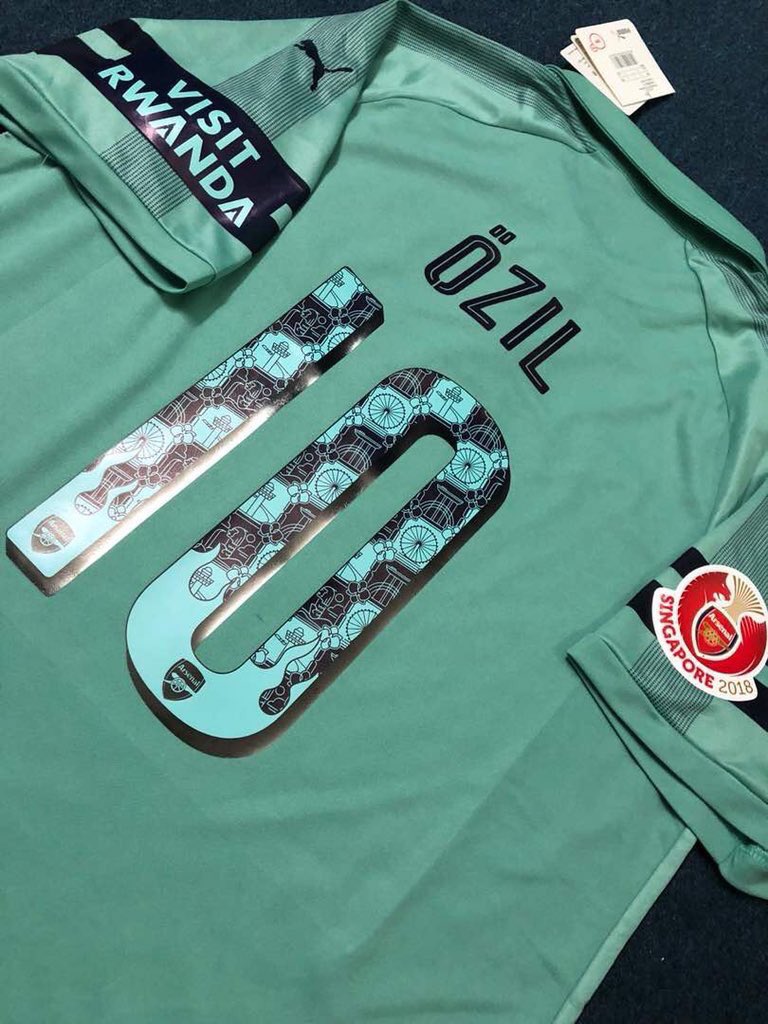 Competition time again. 👀

We are giving away an Arsenal jersey of your choice once again - home, away or third - with free printing.

To enter, simply retweet this tweet &amp; make sure you’re following both <a href="/afcstuff/">afcstuff</a> &amp; <a href="/KlTSTOP/">KITSTOP</a>.

Good luck! #afc