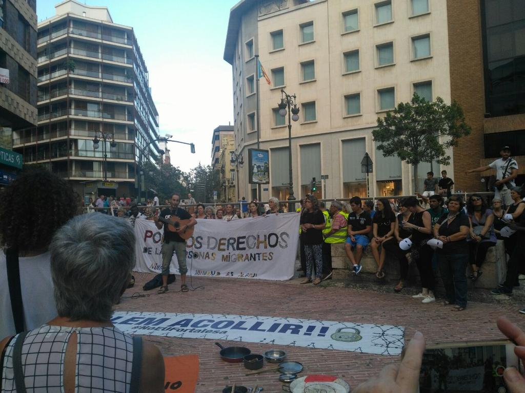 PodemmigracPV's tweet photo. #StopDevolucionExpress @Podem_ en la concentración contra las devoluciones exprés en Ceuta y Melilla acompañando a las organizaciones convocantes #NoDevolucionesExpress https://t.co/Gem8Z0OMSb