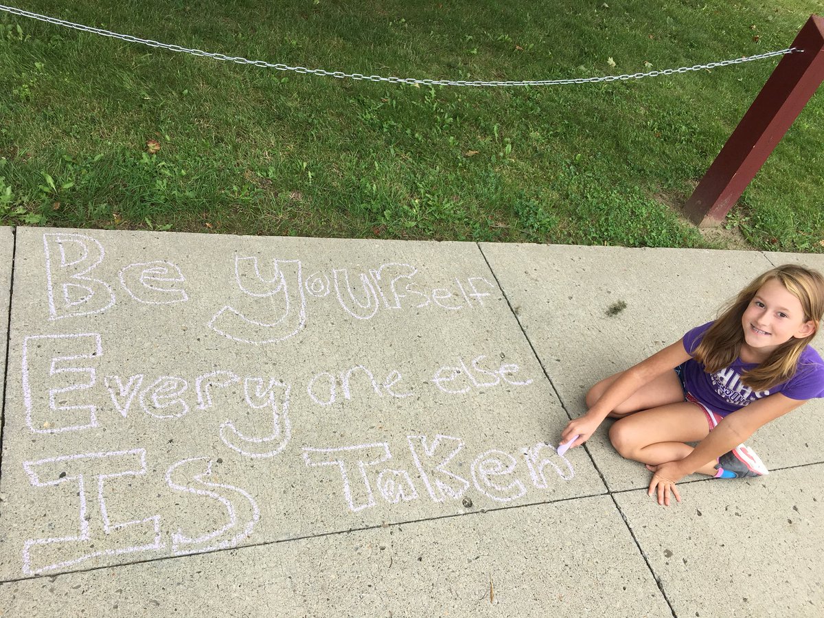 mvandelinder1's tweet photo. Some encouraging chalk art to greet students leaving for the weekend! #WCCSMS https://t.co/re1oF7y0gx