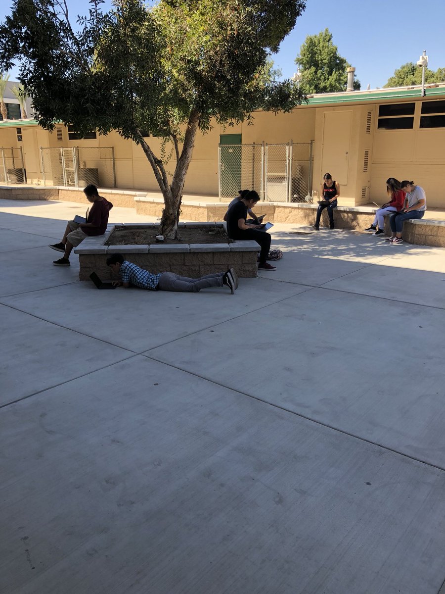 msheatheravi's tweet image. Meanwhile on a Friday in Ms. Avila’s Read180 block #GrowthMindset #kidsreading #learningwords #PantherPRIDE