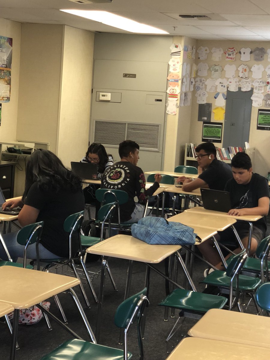 msheatheravi's tweet image. Meanwhile on a Friday in Ms. Avila’s Read180 block #GrowthMindset #kidsreading #learningwords #PantherPRIDE