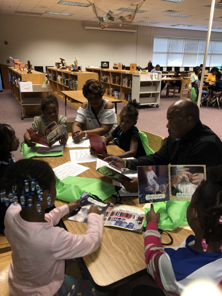 Thanks to @TogetherRead @100blackmen and our very own @wardellhunterED for supporting @MilesTigersAPS reading initiative! #readingvolunteers #increasedlexilelevels @apsupdate @perrythalise @AssocSupBattle