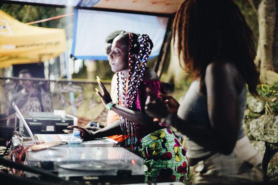NyegeNyegeFest's tweet photo. On the Ndiku stage we have @darlkomu making the crowd go wild. #4daysoff #Twerkanda #MTNNyegeNgege https://t.co/39A8S5TO2k