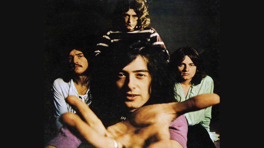 futurofm's tweet photo. ESPECIAL // Bitácora de Led Zeppelin en 50 hitos #FuturoZeppelin https://t.co/mfAuR53bxL https://t.co/DMMIoz30uh