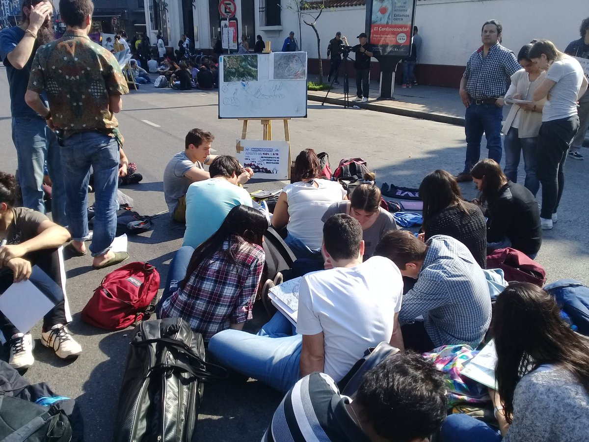 brunotectonico's tweet photo. #ahora #clasespublicas #belgrano #geomorfologia #geomorphology
Clases públicas en Belgrano con la @UbaAgd . Mapeo geomorfologico de deslizamientos rotacionales. https://t.co/C4M7xrdxjr