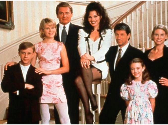 Ya se vienen los #EmmyTNT estas fueron las series que me definieron en distintos momentos fueron: La Niñera y Alf! @paulirojasr <a href="/fransfeir/">Francisca Sfeir</a> <a href="/JaimeColomaT/">Jaime Coloma T.</a> <a href="/Robertovanc/">RobertoVanCauwelaert</a> cuenten las suyas usando #EmmyTNT!!!”