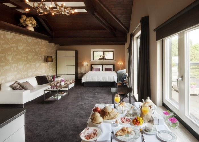 In Steyl vind je restaurant <a href="/RestAubergine/">Restaurant Aubergine</a> . Patron-Cuisinier #PaulPollux en #May zorgen voor gastronomische verwennerijen. Daarna in een luxe suite overnachten inclusief ontbijt. Ervaar deze aanbieding voor maar €106,50 p.p. van donderdag op vrijdag! ow.ly/oqmv30lISpR