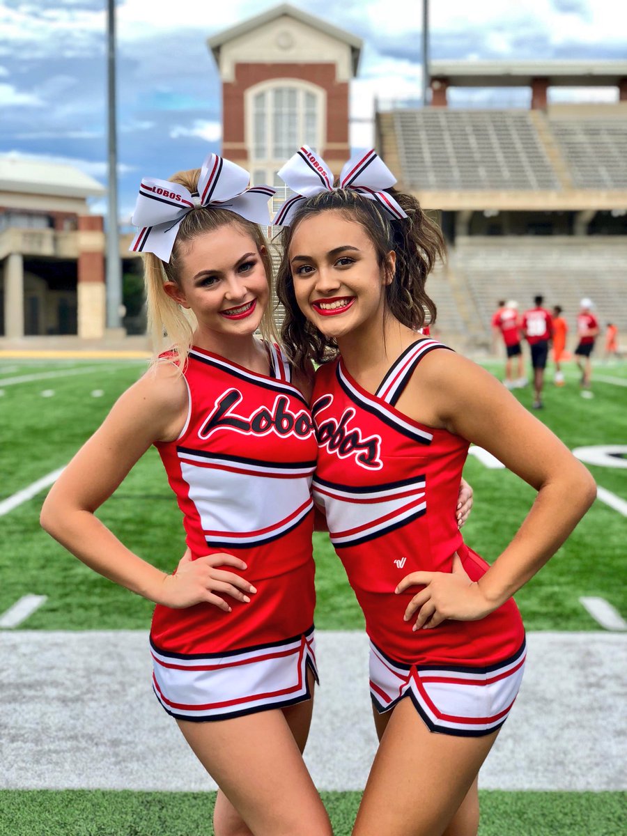 Doing what we love with people we love the most!! 🎀 #tnl #lobocheer