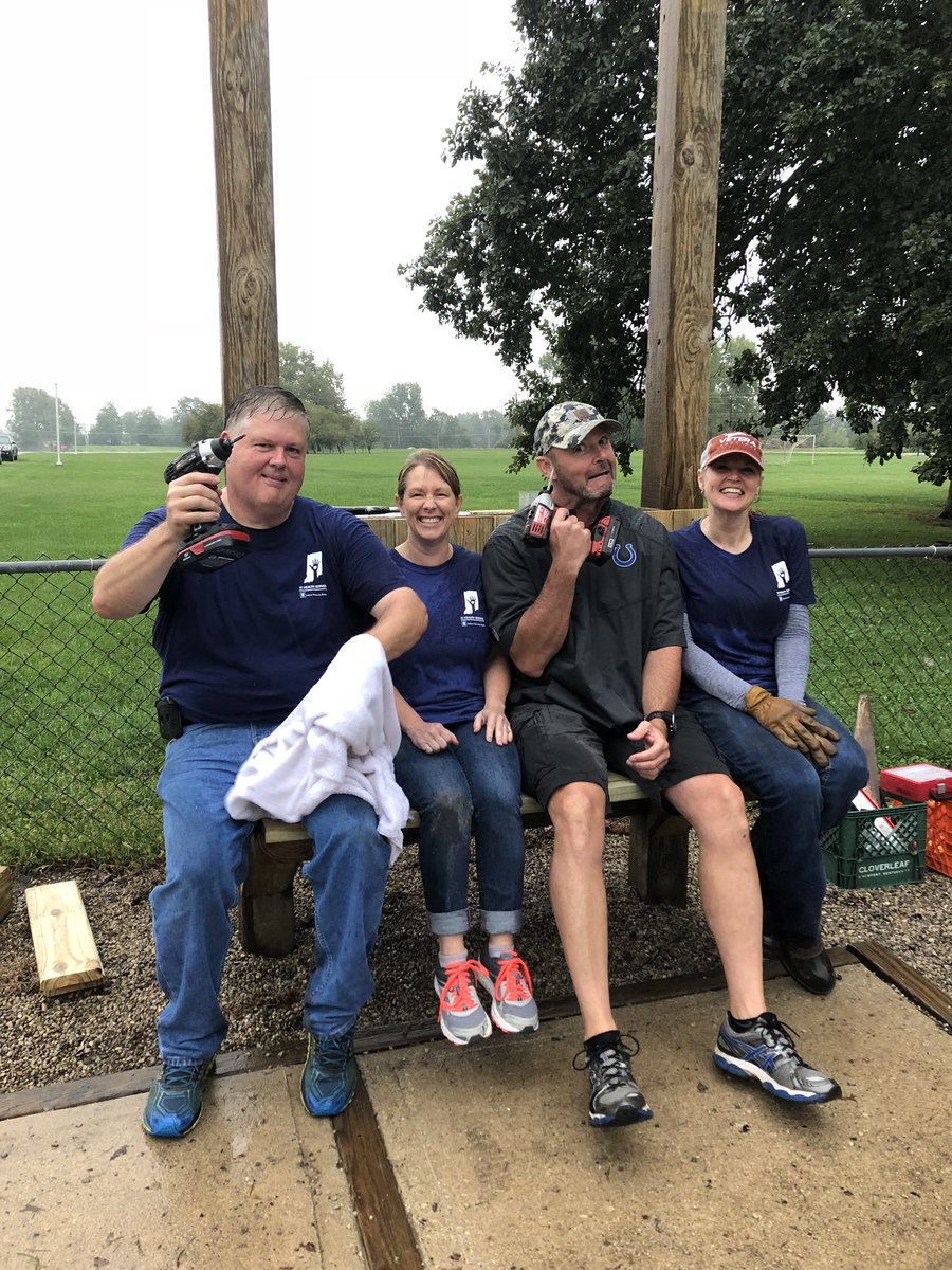 JMHertko's tweet image. Measure once👌Measure again w help of team members🤝 Attach with special powerful tools👍SUCCESS! 👏🏼. @IUHealthTeam @IUHealthJay #DaysOfService