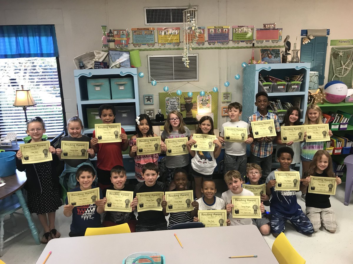 Michelle4404404's tweet photo. Congratulations to these amazing, hard working kids! 100% HW completion for the month of August. Our first ELA Scholars Club rocked. So proud of their commitment to meeting and exceeding their literacy goals! #literacymatters#relationships#lifeisbetteratthelakes @MaryAlcornGLES https://t.co/12CFp83gJ3