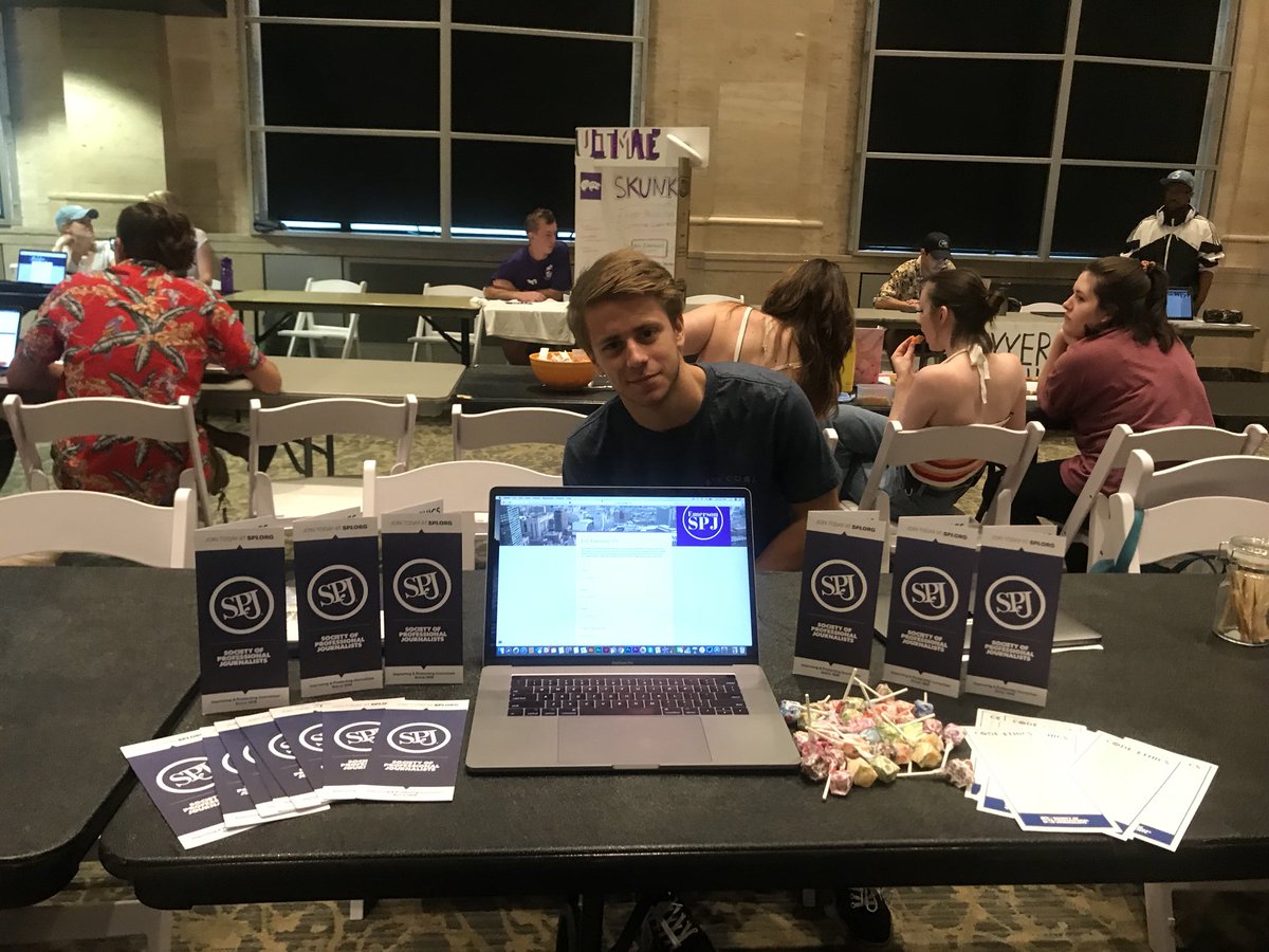 Hey <a href="/ecjrn/">Emerson Journalism</a> friends, swing by the Bill Bordy (Union Bank Building) for FREE candy, laptop skins, and to learn more about <a href="/spj_tweets/">Society of Professional Journalists</a>/<a href="/SPJEC/">Emerson College SPJ</a>.