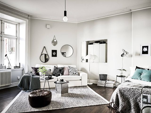 L'accumulation de ces sublimes miroirs est LA solution déco pour agrandir l'espace ! 👍😍
Un look élégant et tendance qui donne du cachet à cette pièce de vie !😊
Vous validez ?💟
©️Pinterest 
#decoration #interiordesign #homedecor #scandinave #nordi… ift.tt/2CsqMh3