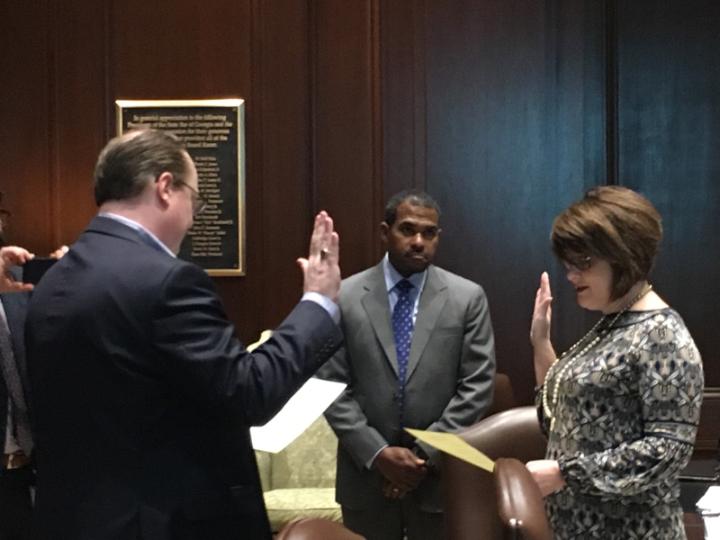 State Ct Judge John K Edwards, Chair of the JC Bd of Ct Reporting swearing in new members Pavon Bohanan and Christopher Twyman. Pavon is a court reporter in Hall Cty and Christopher is an attorney practicing in Rome. He is also a member of the State Bar Board of Governors.