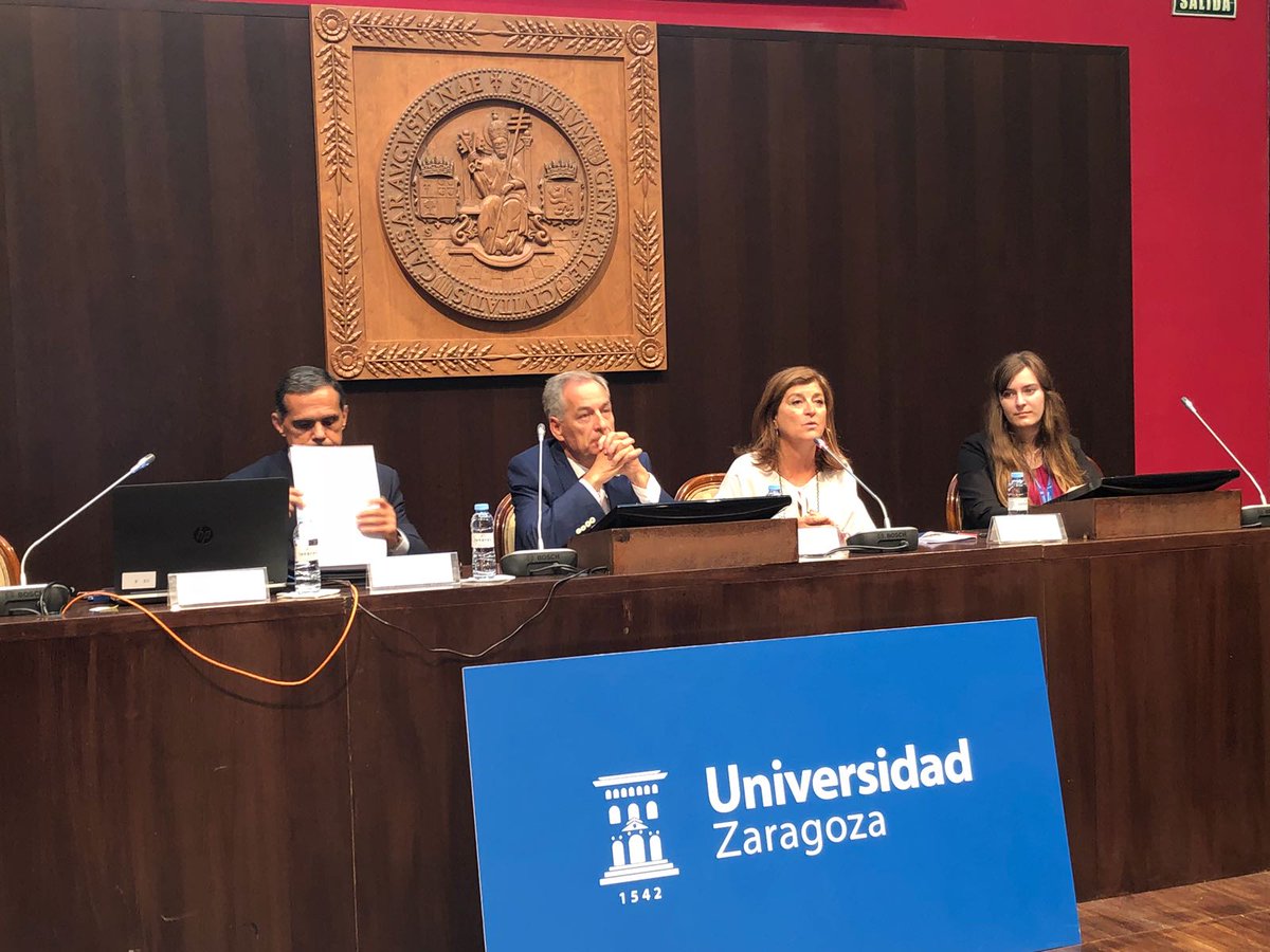 coestuz's tweet photo. También nuestra presidenta @laurapeimar ha participado en la mesa de clausura del @ciou2018

Gracias a la organización por darnos la emocionante oportunidad de vivir este congreso y por dar voz al estudiantado. Gracias por escucharnos

Somos el corazón de la Universidad https://t.co/vpJ1JiTKNn