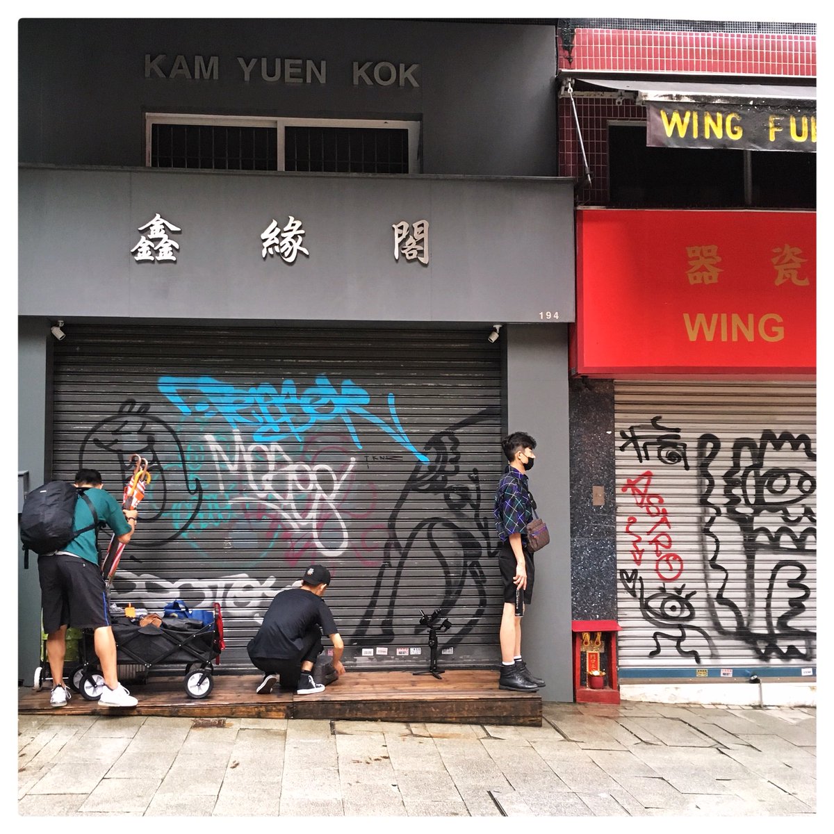 MingTangEvans's tweet photo. #FBF In #SheungWan/#PoHo you’re gonna spot some fashion shoot/crew or ‘grammer/YouTuber blocking the street daily.
The de facto lighting seemed to be @GodoxPhoto #HongKong #FashionPhotography #strobist #lightingnerd #lightinggeek #travelphotography #travelphotographer https://t.co/gpvdF7CQaU