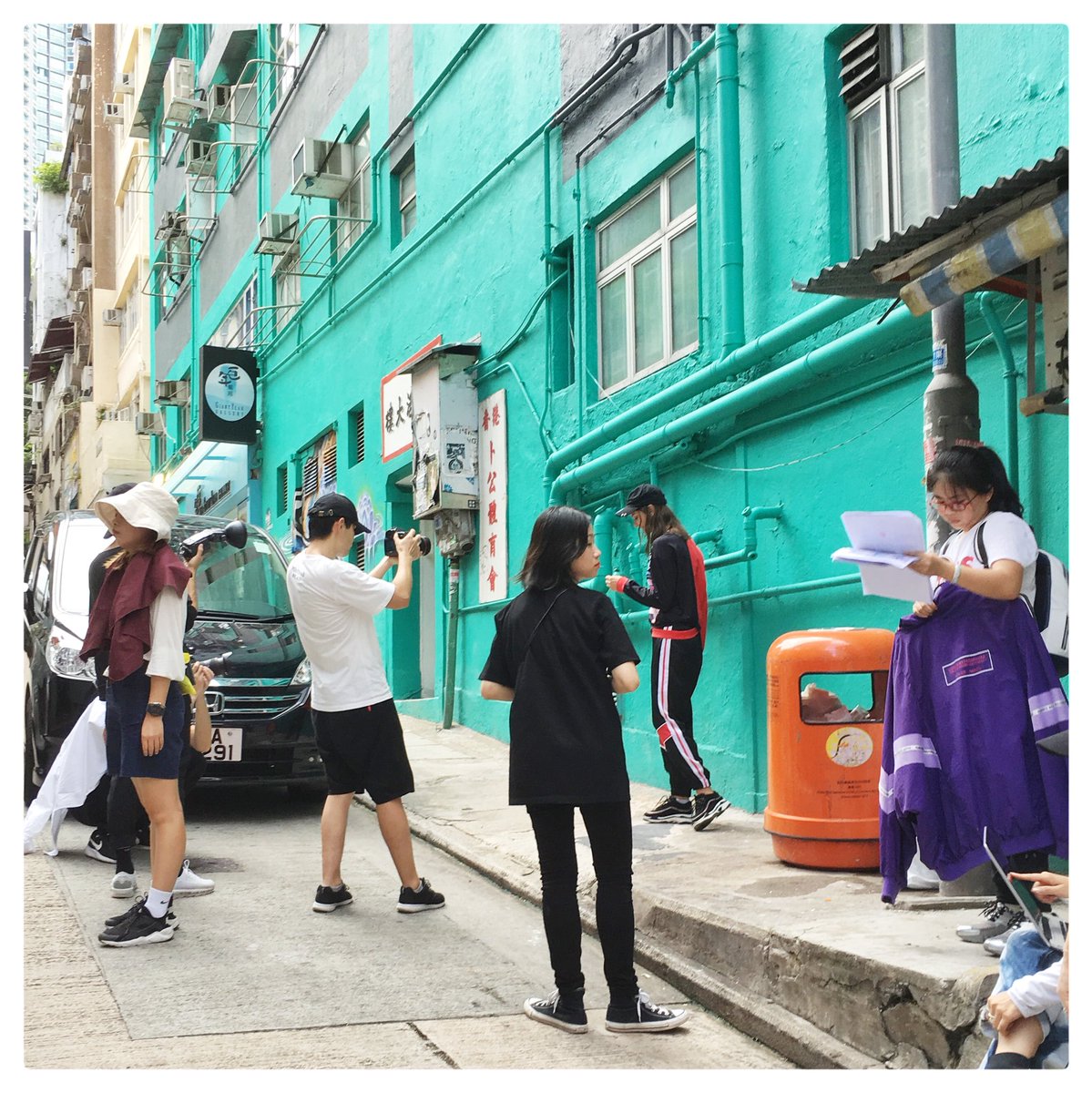 MingTangEvans's tweet photo. #FBF In #SheungWan/#PoHo you’re gonna spot some fashion shoot/crew or ‘grammer/YouTuber blocking the street daily.
The de facto lighting seemed to be @GodoxPhoto #HongKong #FashionPhotography #strobist #lightingnerd #lightinggeek #travelphotography #travelphotographer https://t.co/gpvdF7CQaU