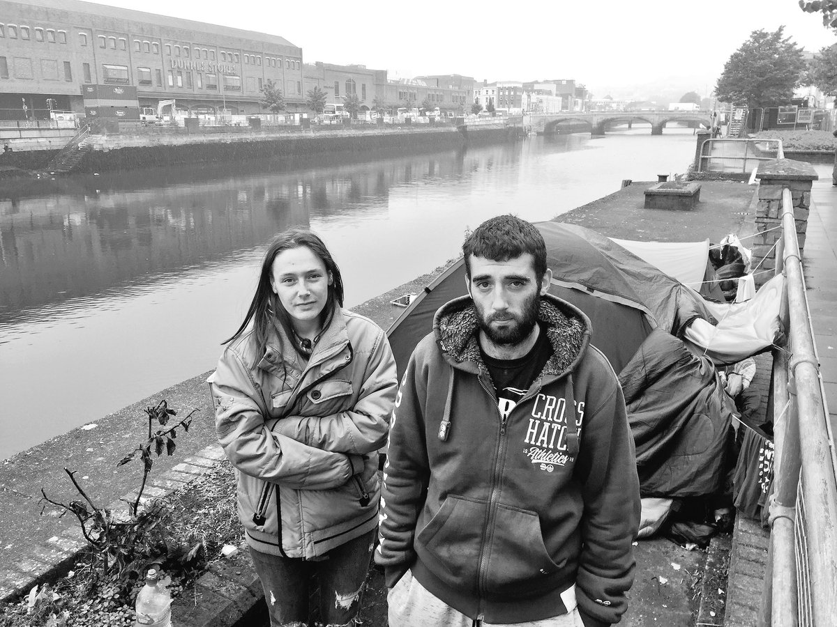 Stacey is 25 and a mum of two kids under five. Josh, 23, is a dad of one. They are among several people living in tents on St Patrick’s Quay in #Cork. They told me they have no homes and no hope. Their stories are in tomorrow’s <a href="/irishexaminer/">Irish Examiner</a> #HomelessCrisis