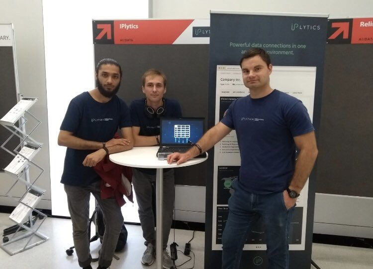 IPlytics's tweet image. Meet the IPlytics team @startupnight  Berlin. #IPanalytics #patentanalytics #intelligence