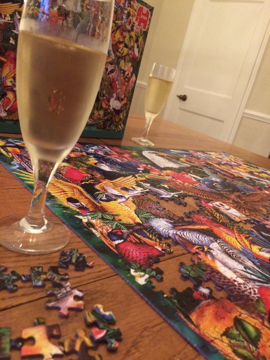 EstherPlatten's tweet photo. Breaking outito a Friday night jigsaw sweat #rockandroll #fridaybubbles #tfif https://t.co/WP1WLjHDCa