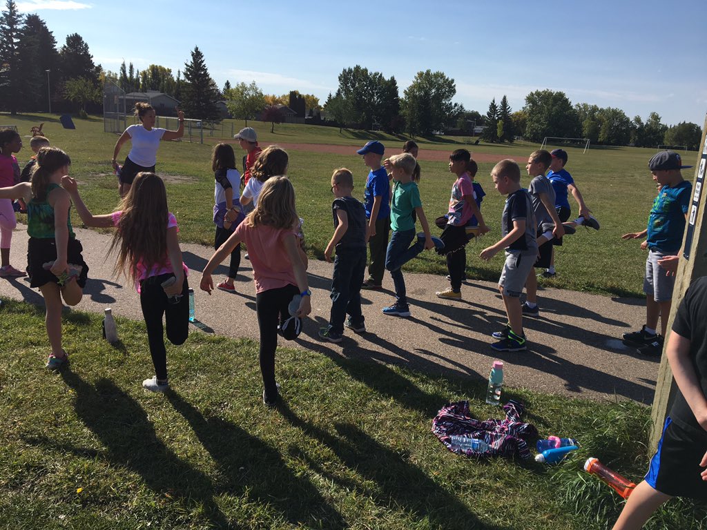 JackieComartin's tweet photo. When an expert is in the house, you let them lead! Thank you @VLaybourne for guiding us as we learn to run. 4C students are indeed becoming #healthchampions @St_JohnXXIII #runaminutewalkaminute #keepbreathing https://t.co/iJ5zfg1cAb