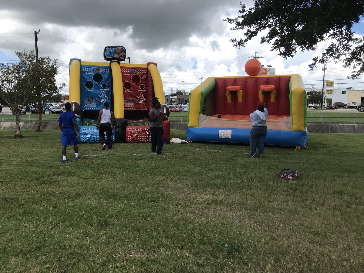 solaccofficial's tweet photo. More photos from our first #tailgate for Club Athletics! Enjoy! #SLCCFall18 #GoSLCC https://t.co/6HK6gqANyV