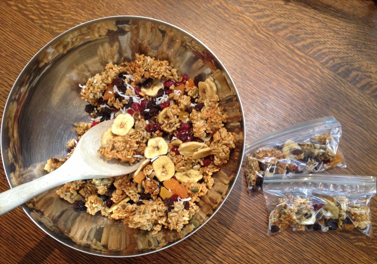 Join me <a href="/StLawrenceMkt/">St. Lawrence Market</a>  tomorrow 11am-1pm at the #MarketStreetStage (lowel level) to try some school safe lunchbox snacks!