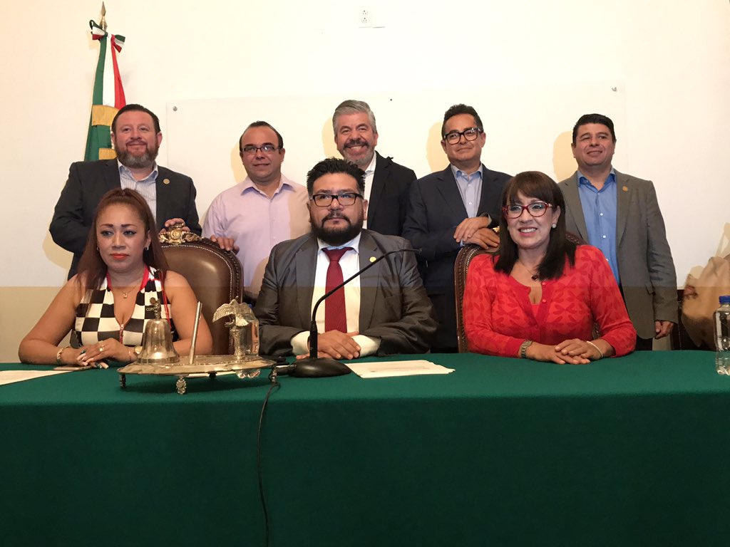 Aprueban diputados convocar a los integrantes de la permanente, a través de un citatorio domiciliado, para la sesión del próximo martes 11 de septiembre. <a href="/leonel_luna/">Leonel Luna</a>
