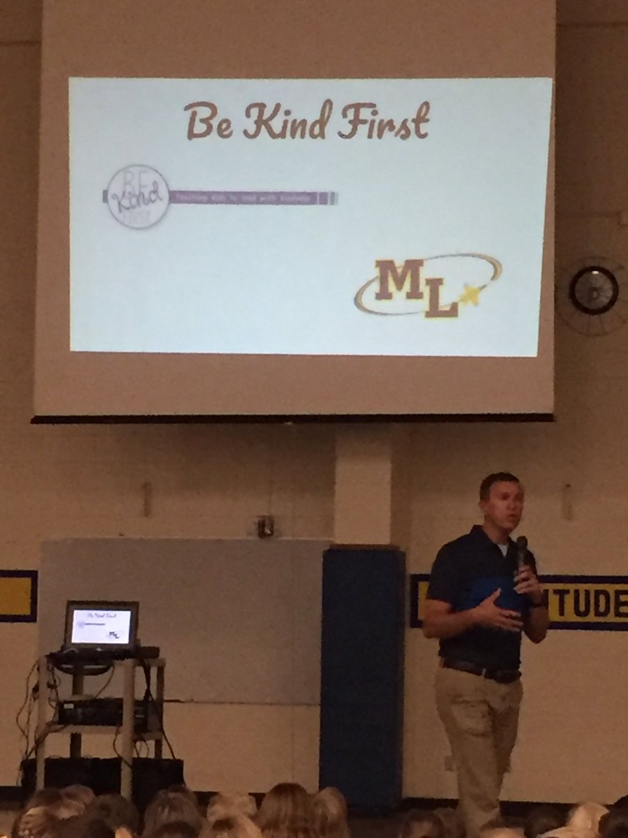 smithjmelem's tweet photo. Flyers learning more ways to Be Kind!
#melemflyerpride https://t.co/uPH55aGzZj