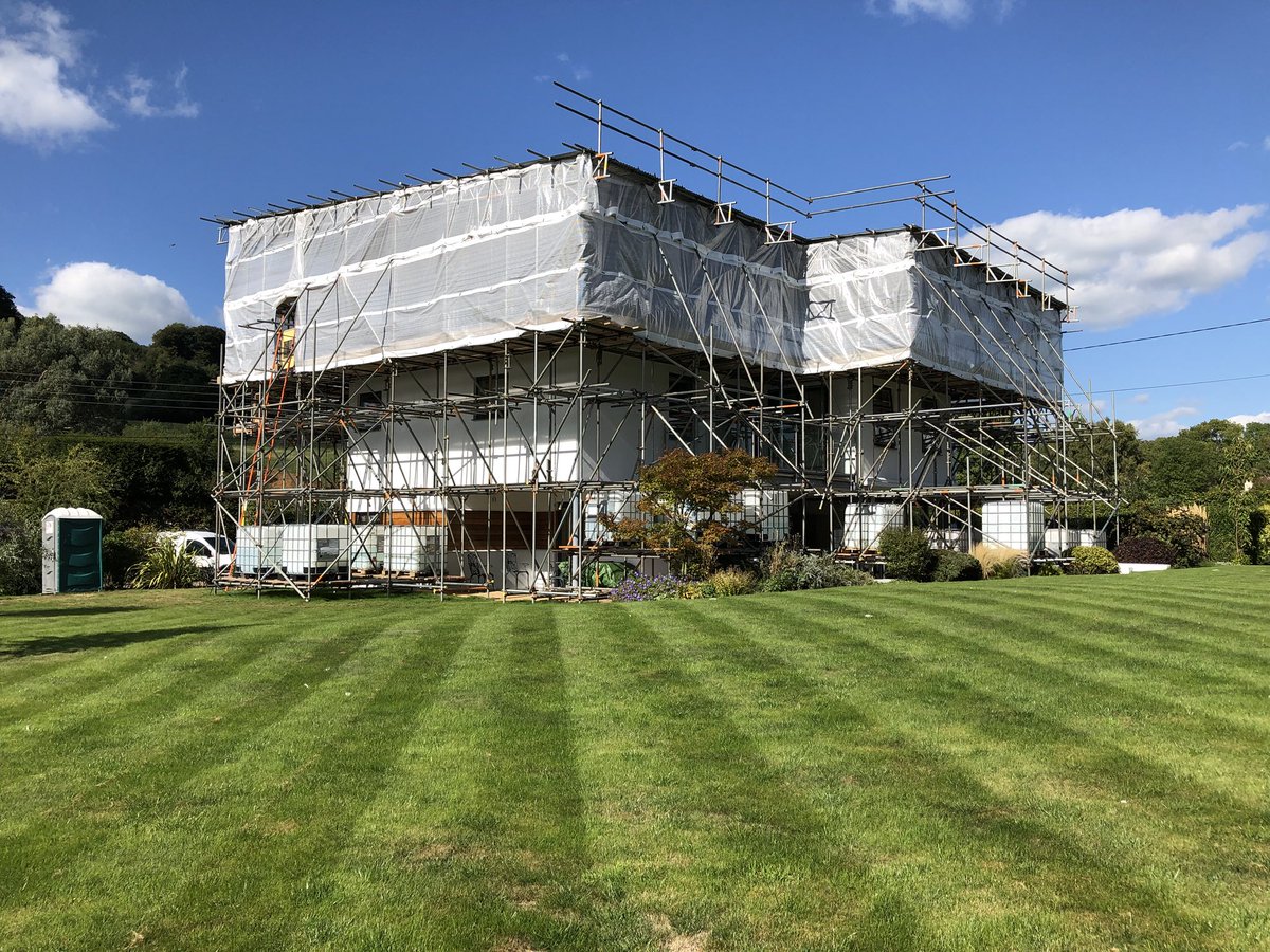 LedgerScaffold's tweet photo. Temporary roof completed in Lyme Regis #Dorset #Scaffolding #temproof https://t.co/KC5oItyBgl