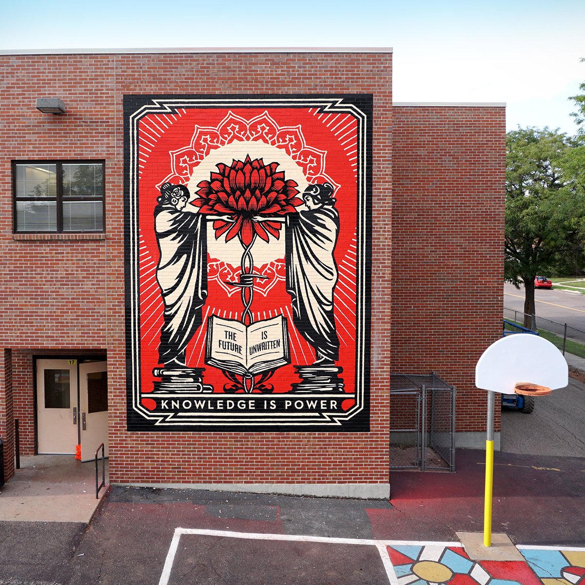 OBEYGIANT's tweet photo. Another mural I completed in #Denver is my piece called "The Future is Unwritten: Knowledge Is Power". I am happy to have my mural here at Cheltenham Elementary School, in partnership with @therawproject. Thanks for caring! - S
#obey #obeygiant #shepardfairey #therawproject https://t.co/TTO2mlfQPG