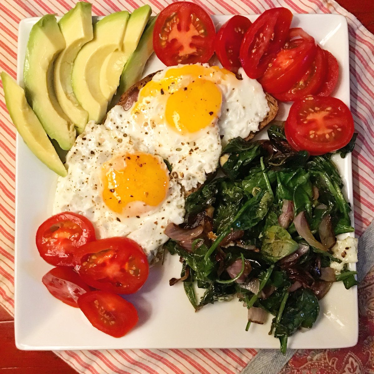 adina_kelman's tweet photo. The end ... #eatitup #vegetarianfriendly #vegetarianlunch #diabeticfriendly #healthyfastfood #eggtastic #finishedproduct #plateit https://t.co/Ws0Lo4ARZw