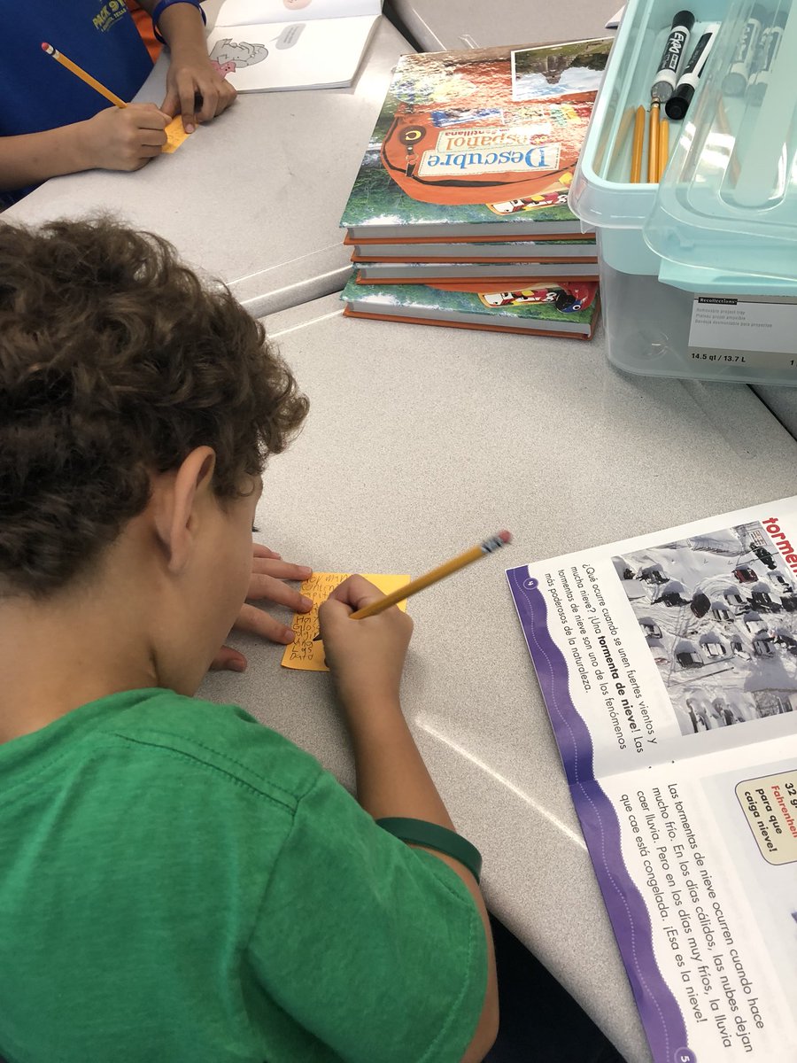 MrsMViana's tweet photo. #EverydayEditing (Edición Diaria) “Invitation to Collect” Carefully hunting for examples of capitalization in our Spanish book collection. #wearegroves #IAmHumble #weareintentional @writeguyjeff @JulieRoederAFL @HumbleISD_ESL @HumbleISD_CI https://t.co/Wc4dGC2WHw