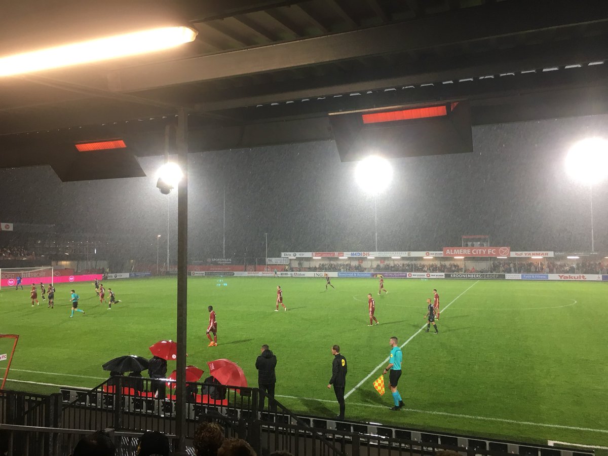 Jand66almere's tweet image. 2e helft aangeschoven en jammer genoeg 2-2 #almmvv! Het ‘ kwartje’ valt steeds net de verkeerde kant heen.