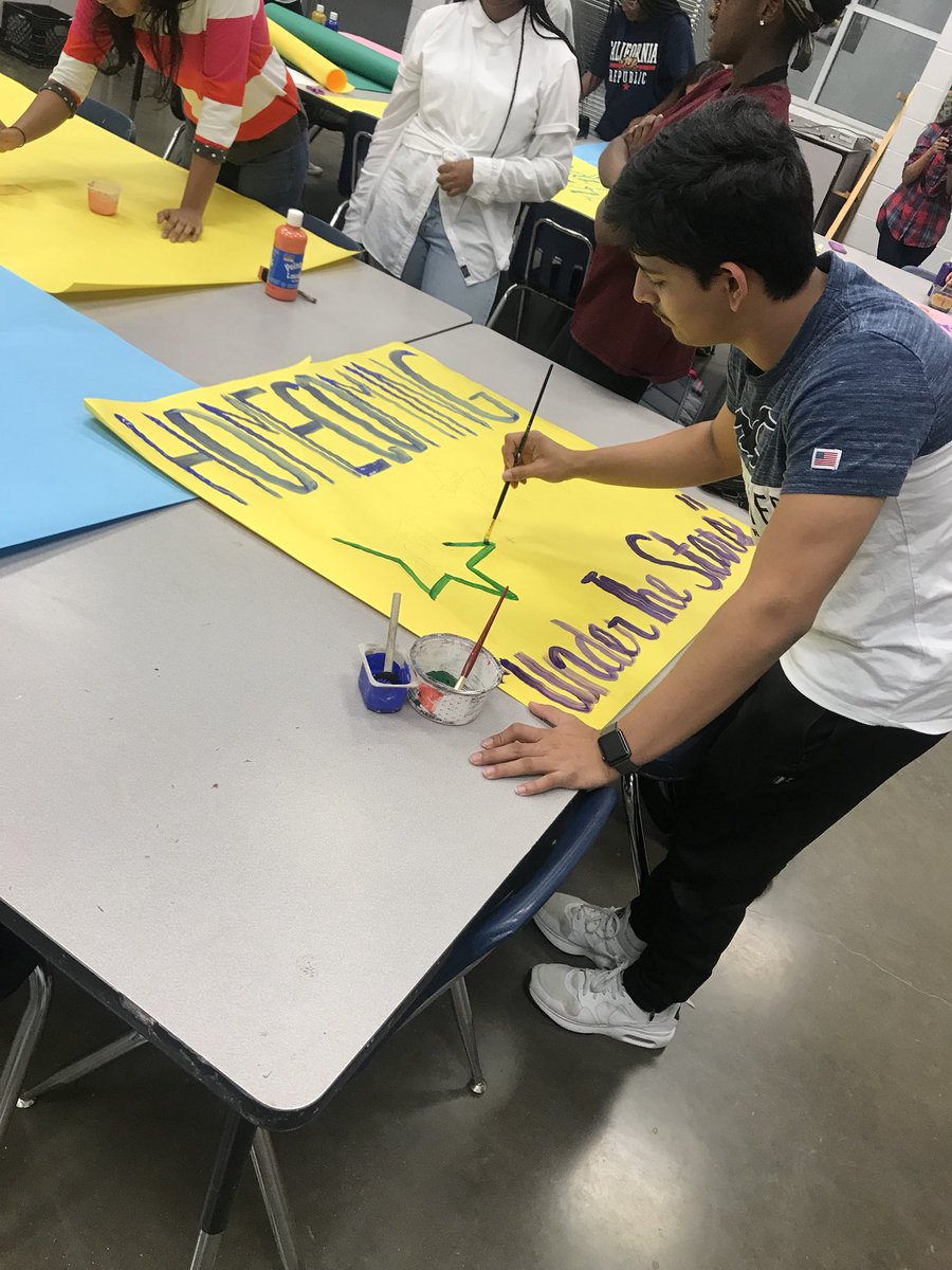 ranchview_stuco's tweet photo. What a great second meeting! This Wednesday our wolves tapped into their creativity and made posters for homecoming (its only TWO WEEKS away now!) @CFBISD #RHSWOLVES https://t.co/7T8v5qhmpp