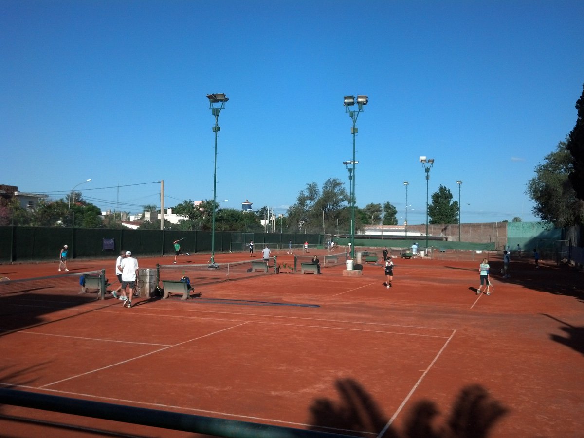 TenisGPJ's tweet photo. Empiezan los días de calor y está ideal para ir @JugarTenis al club con más #Tenis de la ciudad de Córdoba. @Gral_PazJuniors . https://t.co/SVzvTpD0Ii
