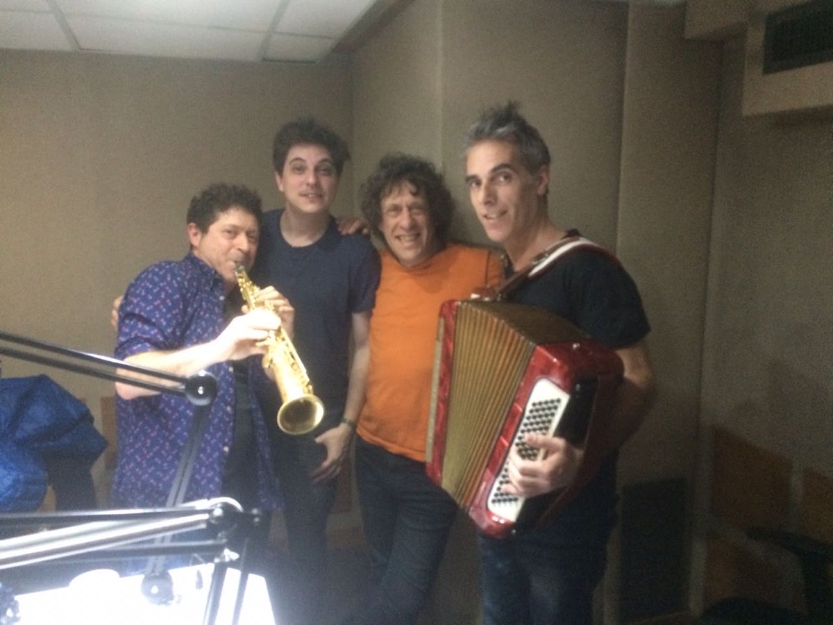 #DemoliendoFronteras | <a href="/babelorkesta/">Babel Orkesta</a> nos deleita con su mix de música balcánica, con <a href="/PedroBriegerOk/">Pedro Brieger</a>  y <a href="/FranciscoPesky/">Francisco Pesky</a>  por #AM710 <a href="/Radio10/">Radio 10 - AM 710</a>  !