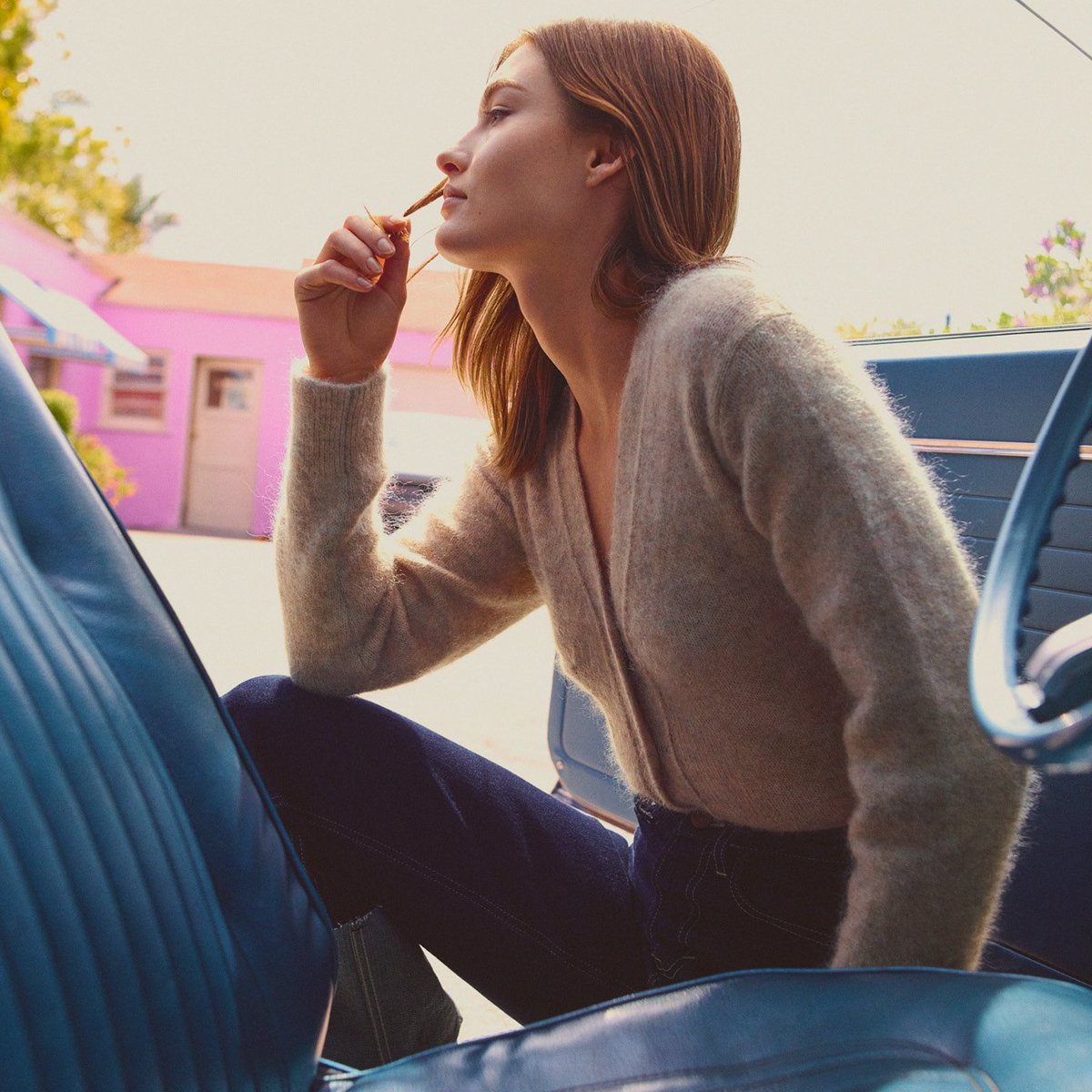 hmperu's tweet image. Una colección nostálgica y ultramoderna que combina colores rústicos con el neón: H&amp;amp;M Studio ya está disponible en tiendas seleccionadas. ¡Ven a descubrirla! #HMStudio