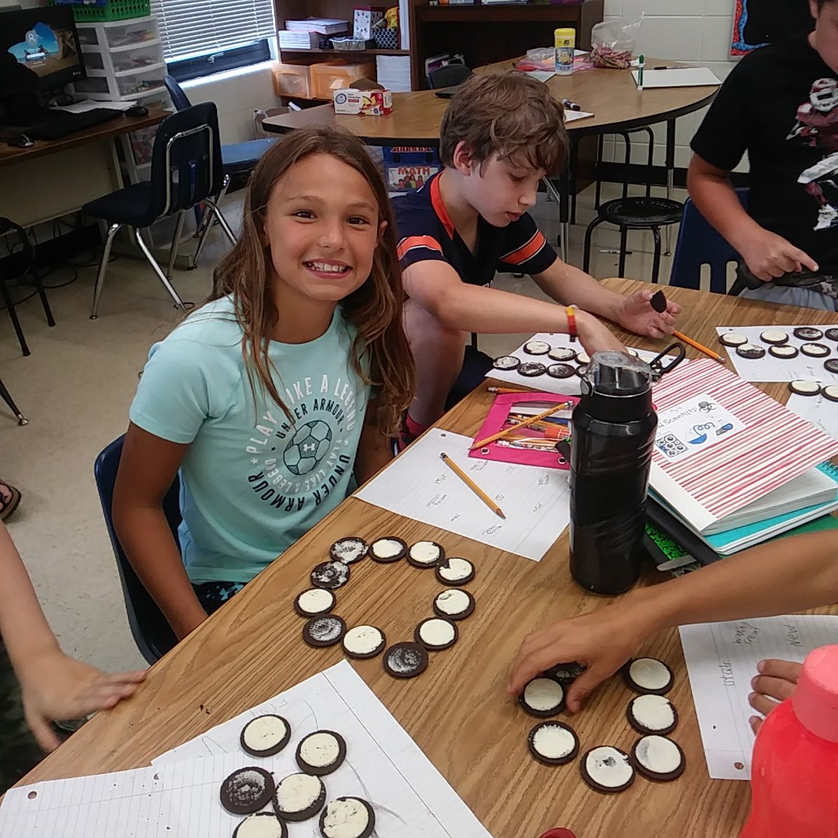 QuilliansClass's tweet photo. By the light of the oreo moon. @Bostonkidscount https://t.co/t6gYp9jG9S