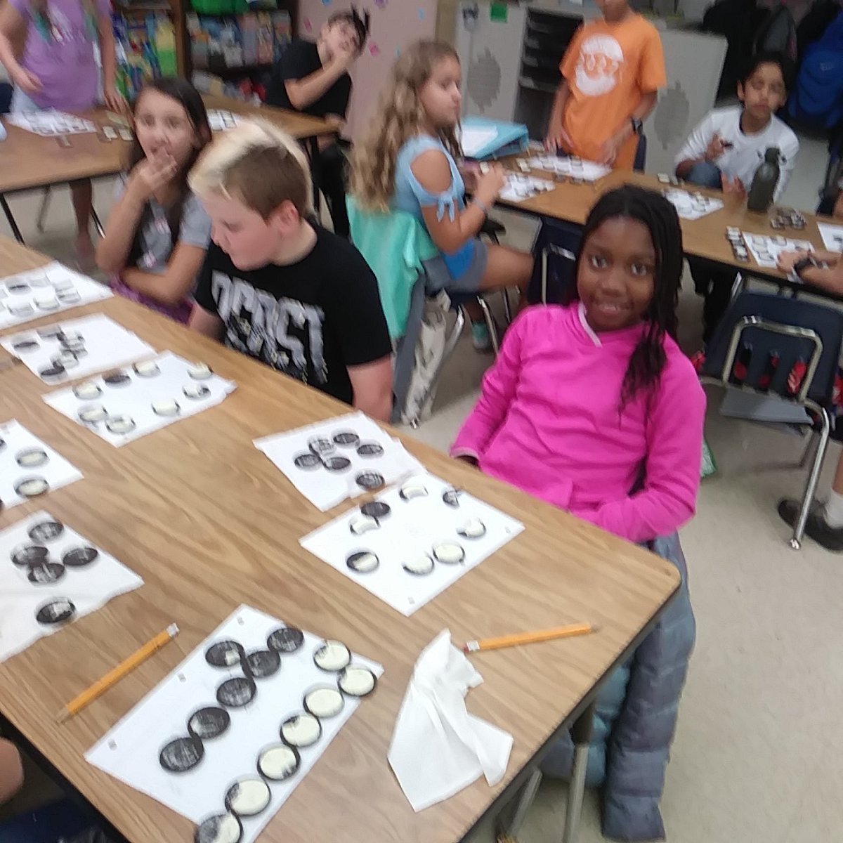 QuilliansClass's tweet photo. Moon phases in 4th grade @Bostonkidscount https://t.co/t4owJcggGA