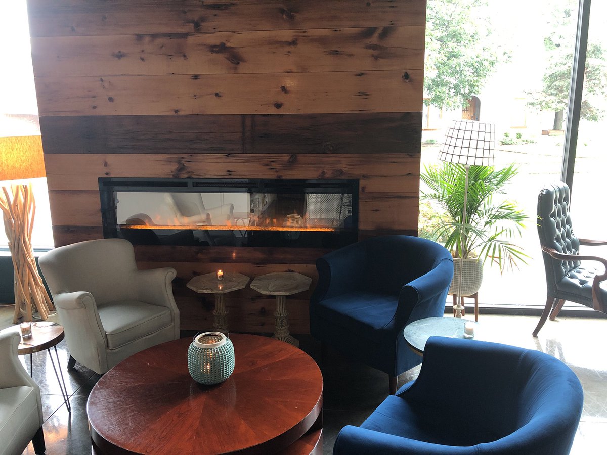 Perfect day to chill at a wine dive! 💀