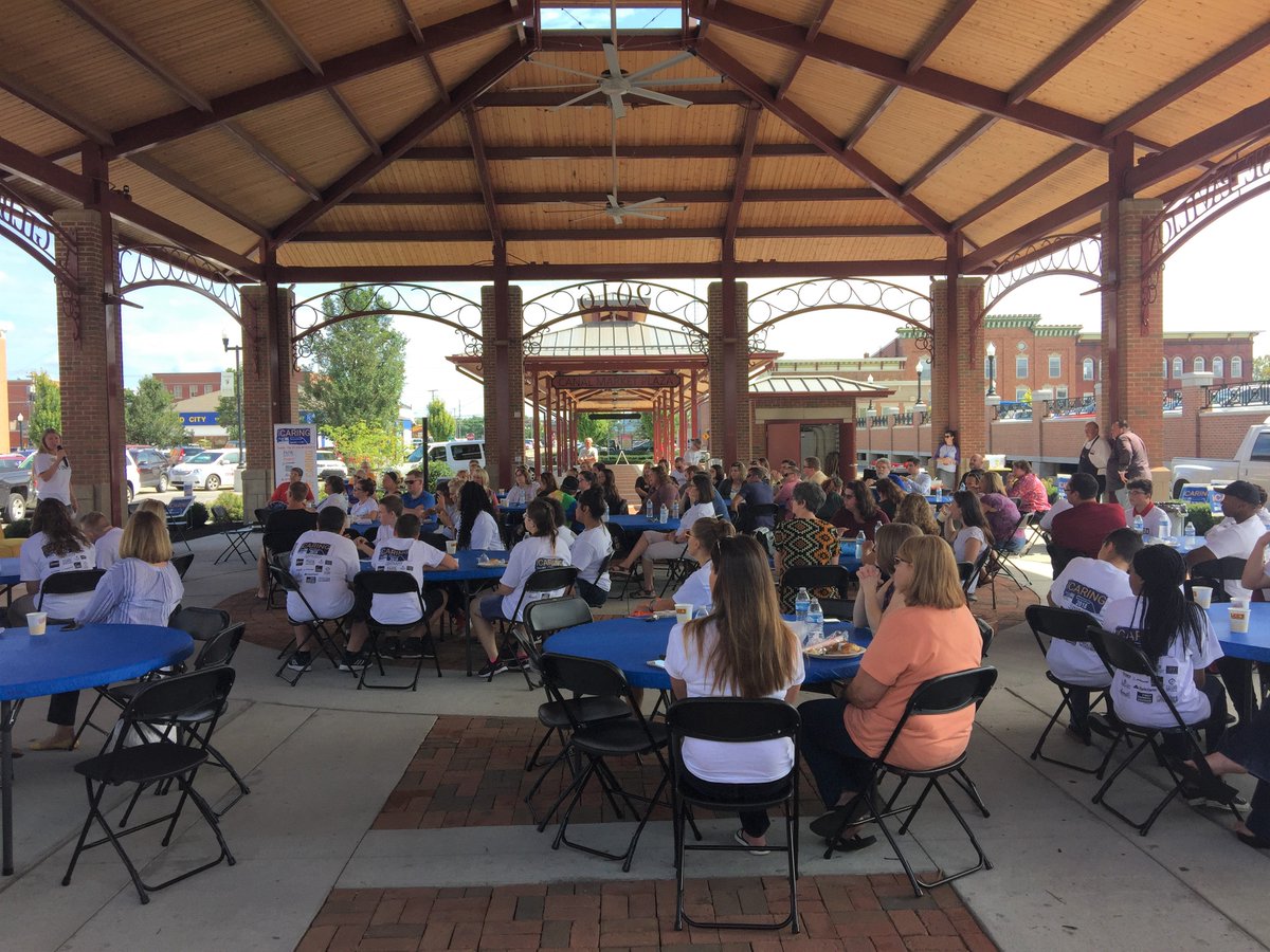 UWLickingCo's tweet photo. Thank you to everyone who came out for our 2018 Campaign &amp; Week of Caring kick off!  Remember, "it's never too little and it's never too late to give to UWLC." Look for great pictures throughout the week of our many Week of Caring projects.  #UWLCCampaign2018 #WeekofCaring2018 https://t.co/Yk3eHnu37H