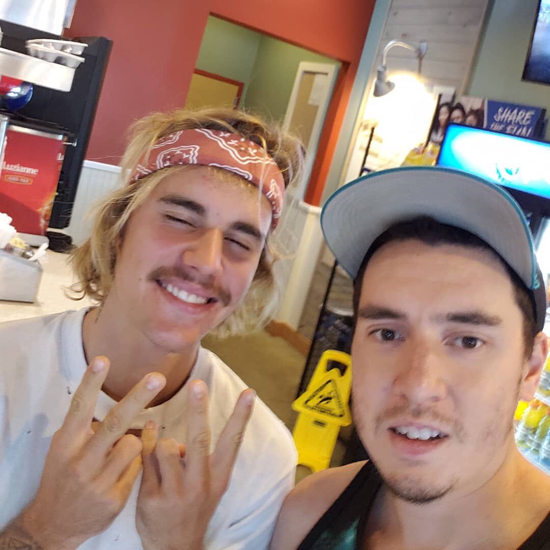 JBCrewdotcom's tweet photo. Photos of Justin Bieber out in New Jersey today. (September 7) https://t.co/vaqLB0V9KF