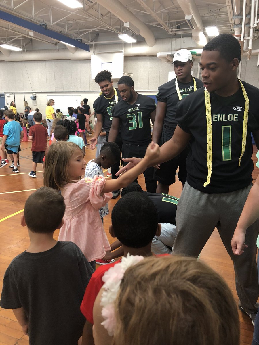HunterPrincipal's tweet photo. Best day when @EnloeHighSchool student athletes inspire Hunter star students to show STARS expectations and give their best in academics and behavior. #8schools1GOAL #strongMAGNETpathway @wchavis @wcpssmagnets https://t.co/GGb40E9Emk