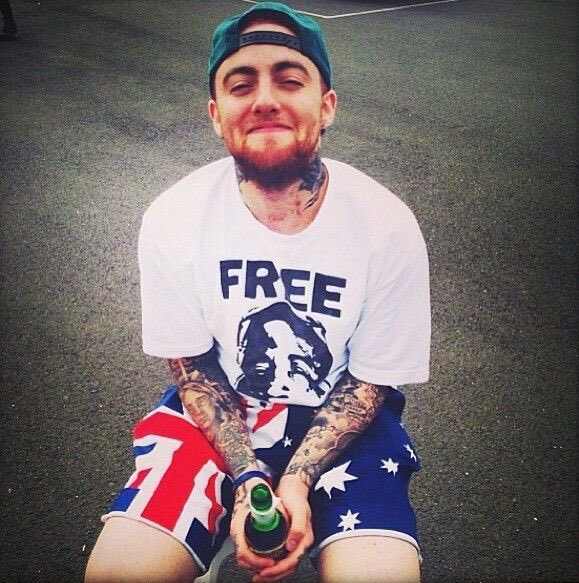 LyricaLemonade's tweet image. moment of silence for a legend. 

RIP MAC 💛