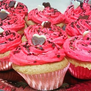 CakeyMcCupcake's tweet photo. Perfect cupcakes for any girls birthday party 🍰🎂🎉
#cake #cakesofinstagram #cupcakesofinstagram #cakedecorating #pink #birthday #cakegram #caketime #cupcakelove #cakeoftheday #cakelife #frosting #hearts #chocolatesprinkles #chocolate #cupcakes https://t.co/L0ru1POosP