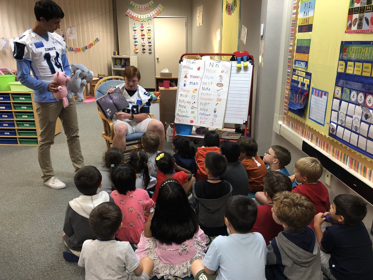 CHighFB's tweet photo. Good times with @CME_Tigers today‼️ #RangerPride #FamilyCommunity #LetsRide https://t.co/Pql1vwYr2r