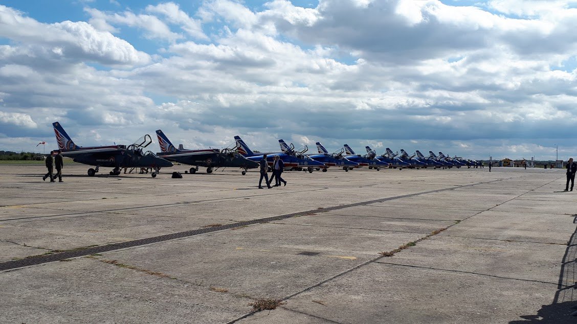 Meeting aérien : Prêts pour vous accueillir à #ParisAirLegend sur l'aerodrome de #Melun #Villaroche comme la <a href="/PAFofficiel/">Patrouille de France</a> #avgeeks 🛩️