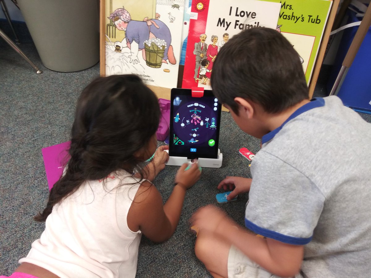 GodwinMonica's tweet image. Coding fun on Friday! #codingjam #codingwithaubi #scratchjr @daviscfb