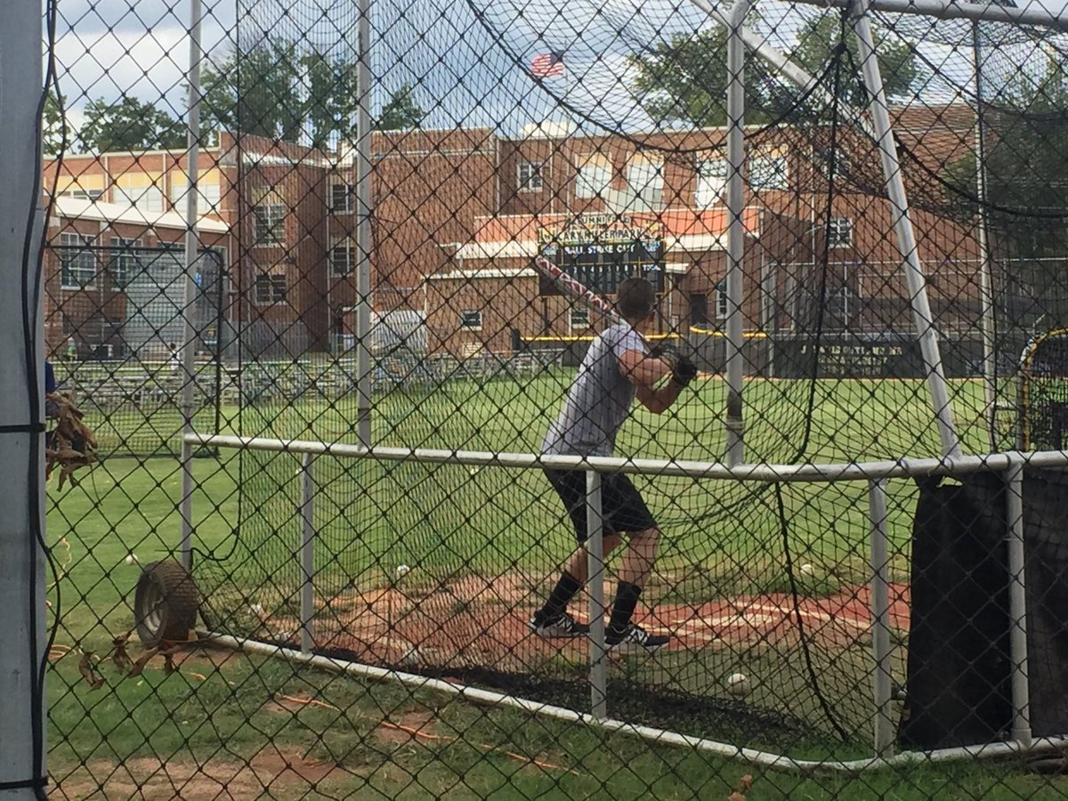 TheniaGibson's tweet photo. Work on something! @MHSTigersBasebl #FridayMotivation https://t.co/3sjVPgIzf0